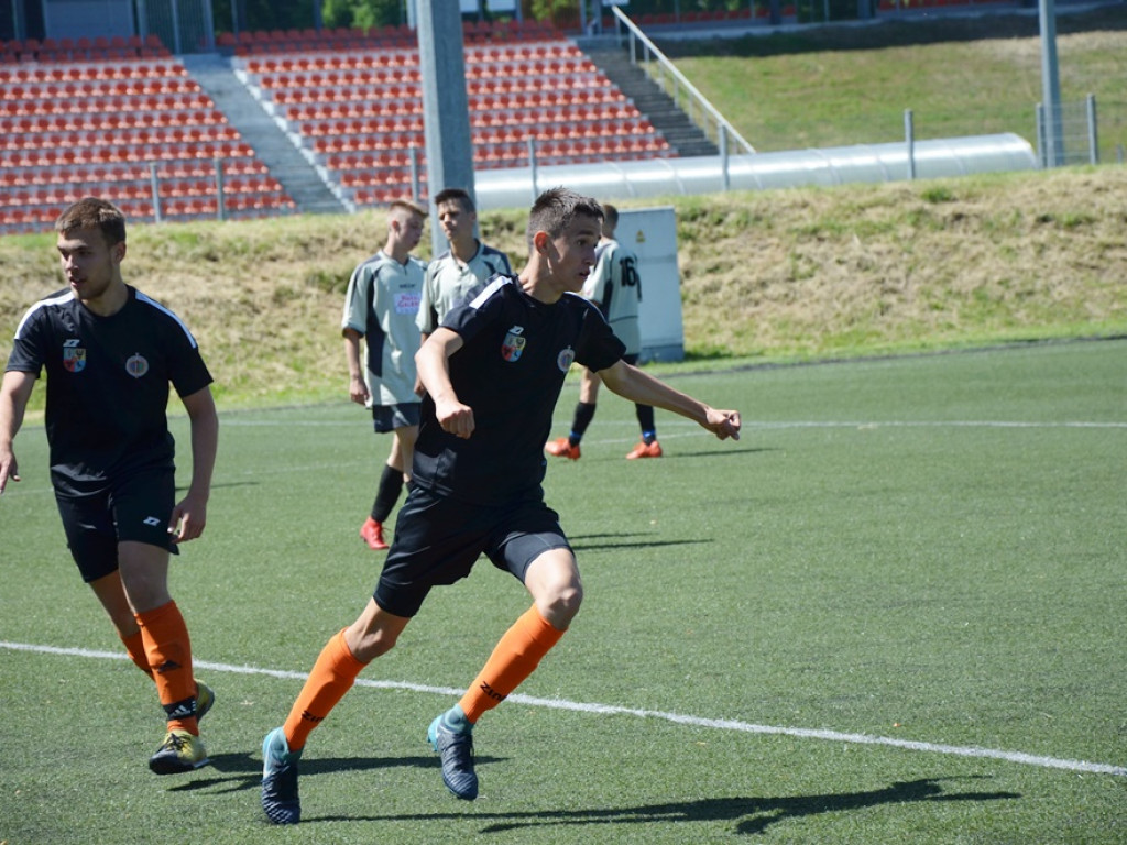 Pogrom na koniec sezonu! Chrobry wygrywa w wielkim stylu i ma co świętować