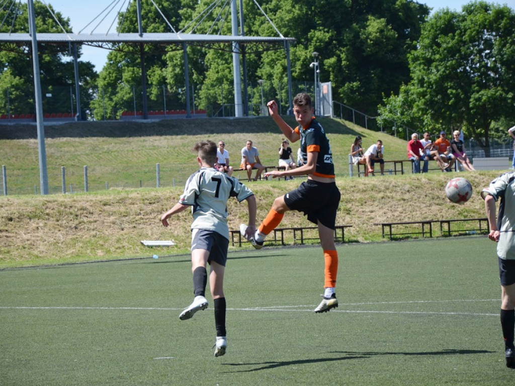 Pogrom na koniec sezonu! Chrobry wygrywa w wielkim stylu i ma co świętować