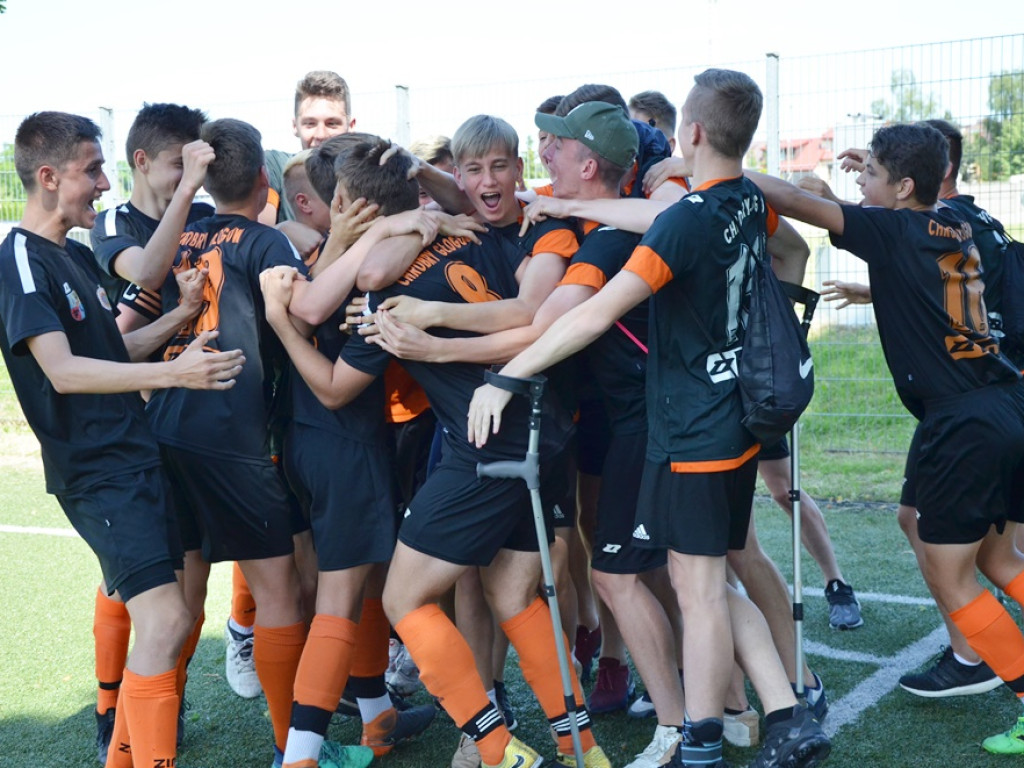 Pogrom na koniec sezonu! Chrobry wygrywa w wielkim stylu i ma co świętować