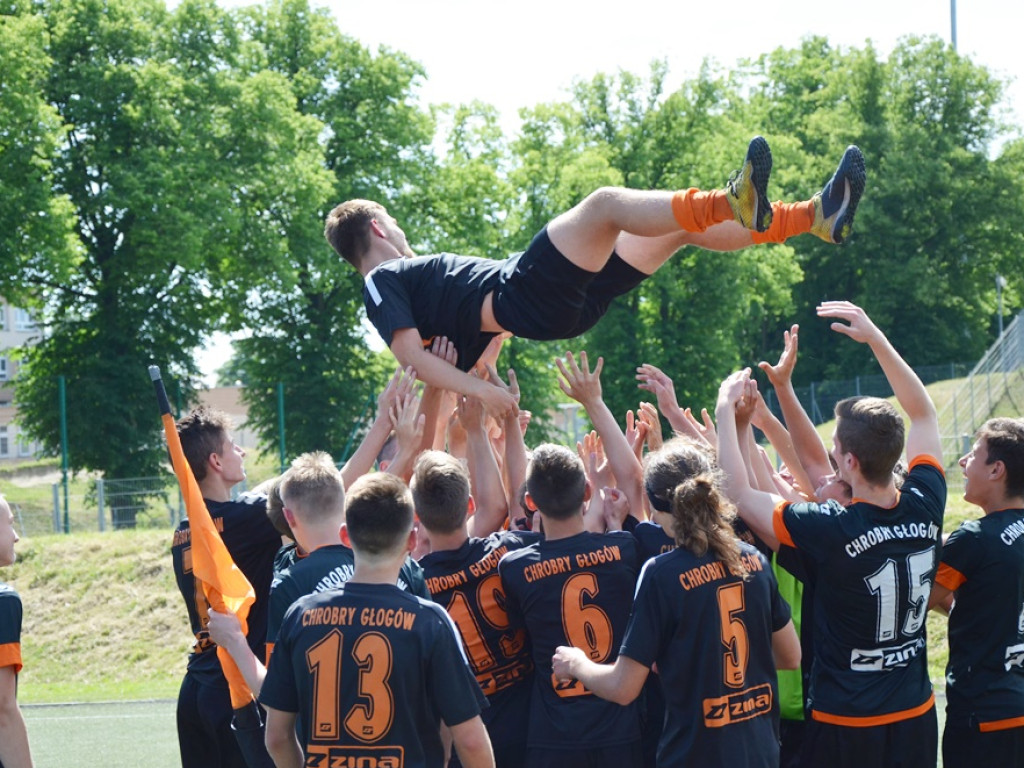 Pogrom na koniec sezonu! Chrobry wygrywa w wielkim stylu i ma co świętować