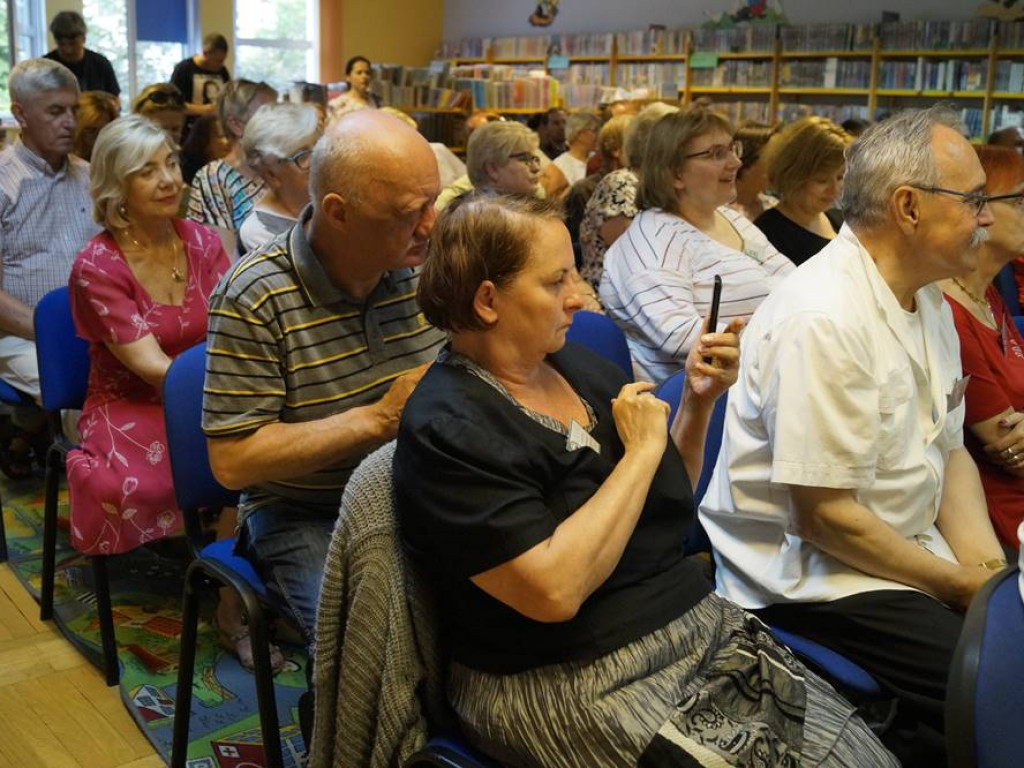 Na spotkanie z Dorotą Masłowską przyszło tyle osób, że trzeba było dostawiać krzesła