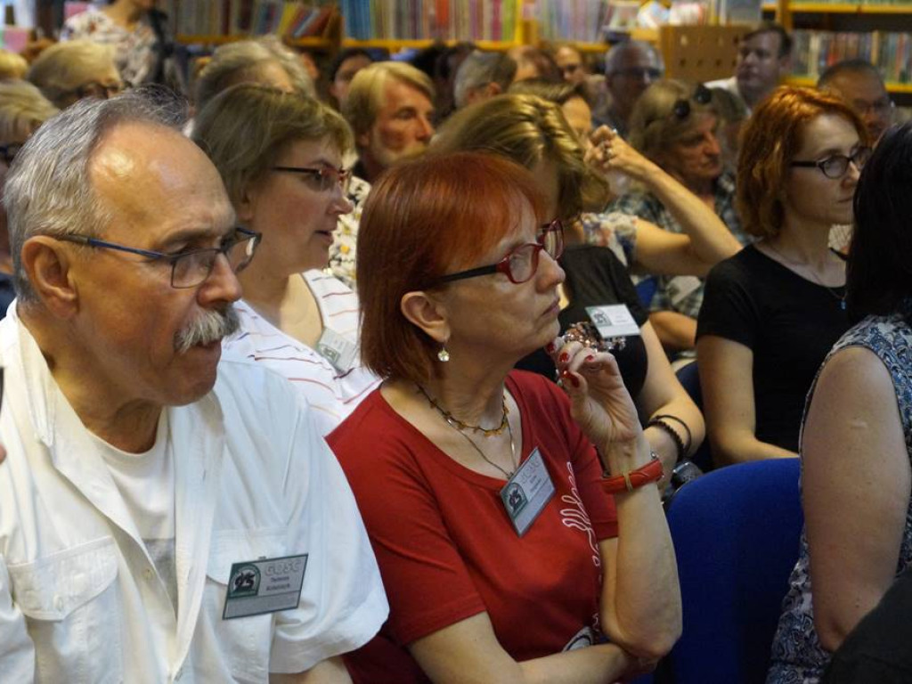 Na spotkanie z Dorotą Masłowską przyszło tyle osób, że trzeba było dostawiać krzesła