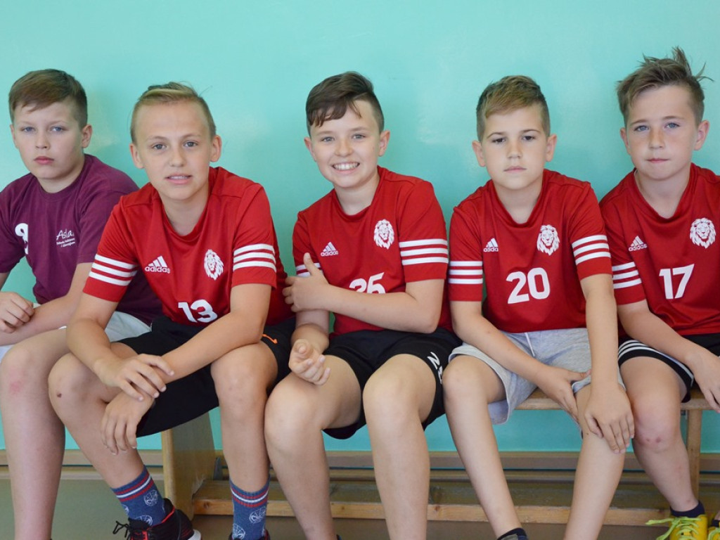 Młodzi szczypiorniści już na parkiecie. Finałowy turniej trwa!