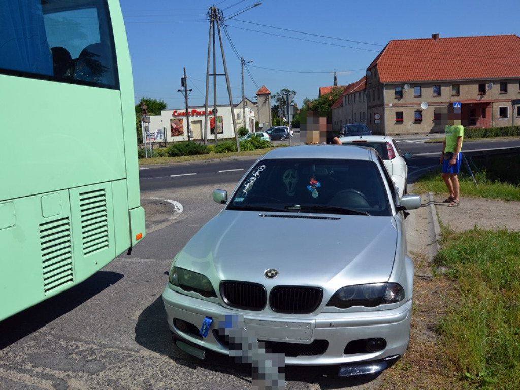 Kolizja na skrzyżowaniu w Nielubi. Kierowca znów nie zachował bezpiecznej odległości
