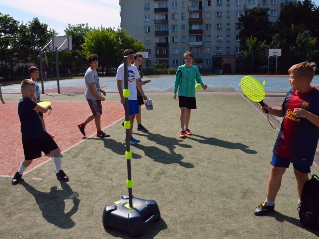 Zabawa z Chrobrym Głogów musi być udana! Dzieci i młodzież powitały lato na sportowo