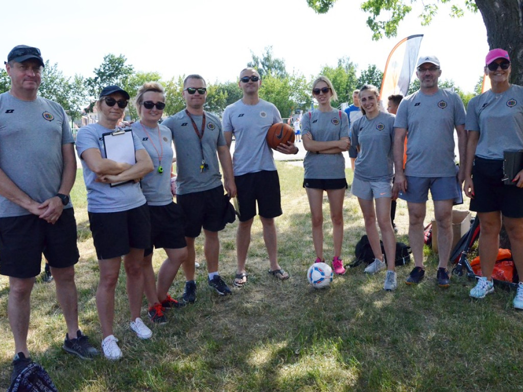 Zabawa z Chrobrym Głogów musi być udana! Dzieci i młodzież powitały lato na sportowo