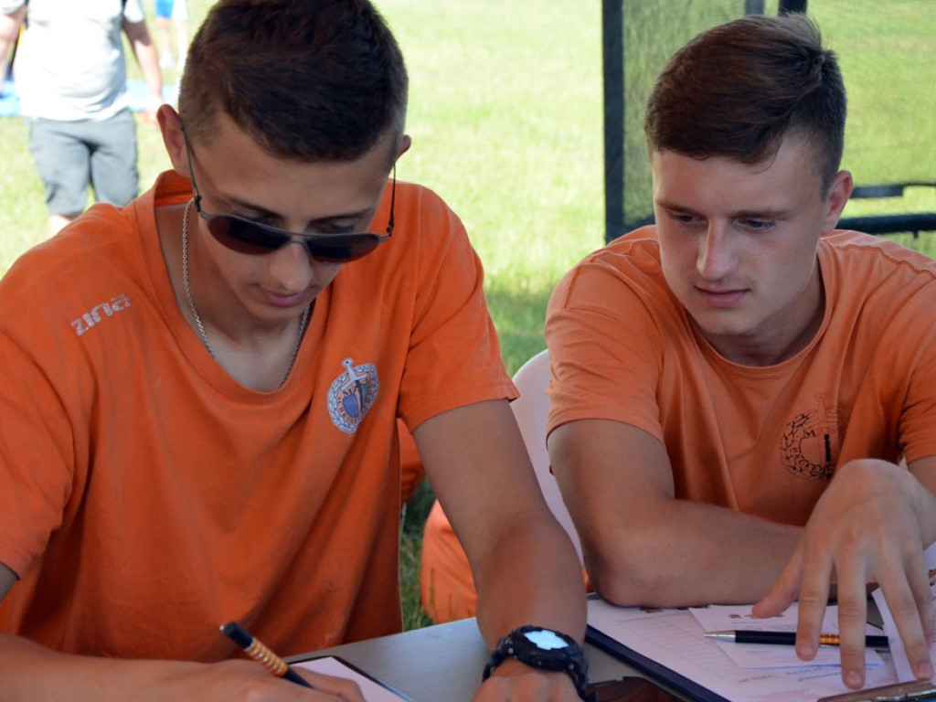 Zabawa z Chrobrym Głogów musi być udana! Dzieci i młodzież powitały lato na sportowo