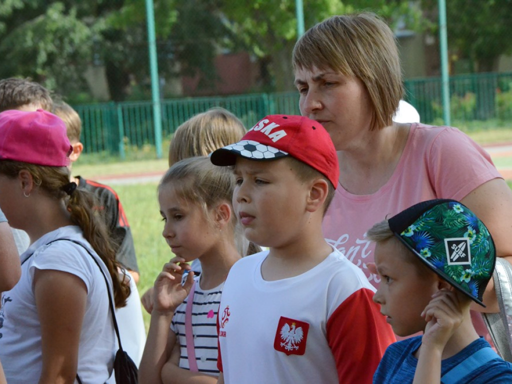 Zabawa z Chrobrym Głogów musi być udana! Dzieci i młodzież powitały lato na sportowo