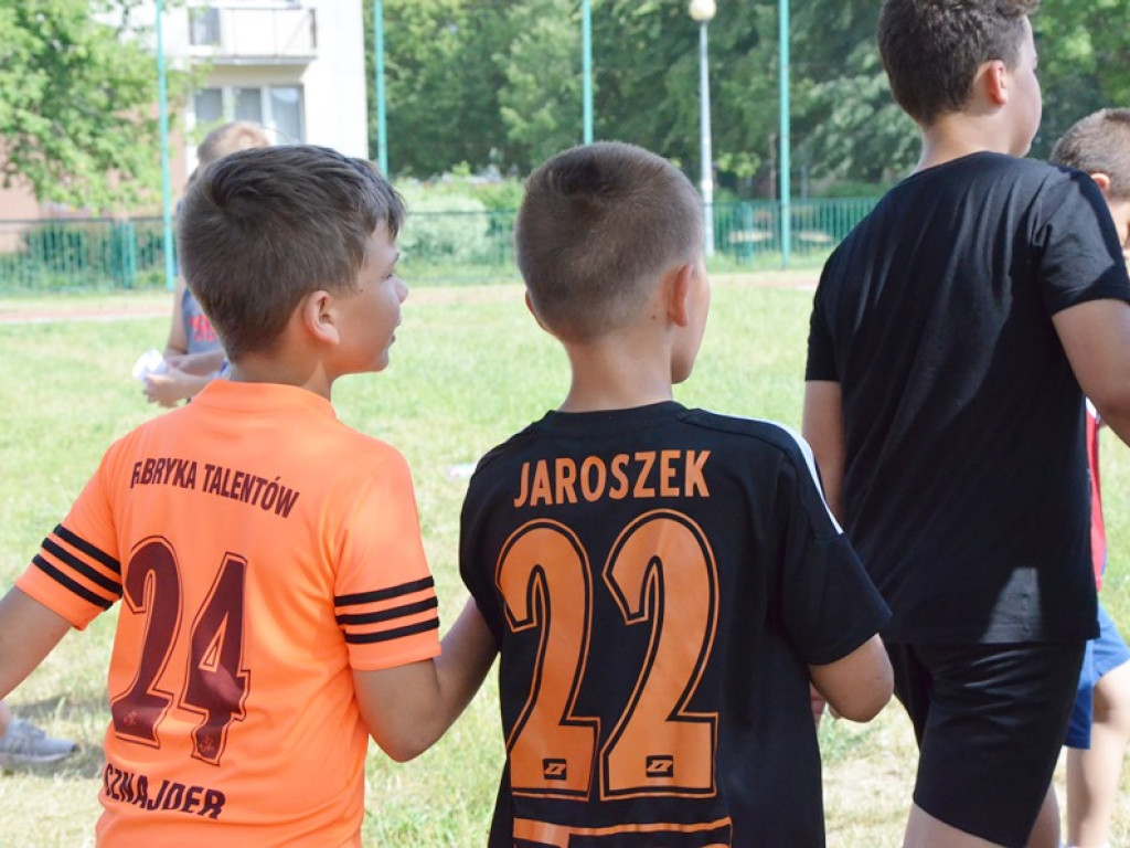 Zabawa z Chrobrym Głogów musi być udana! Dzieci i młodzież powitały lato na sportowo