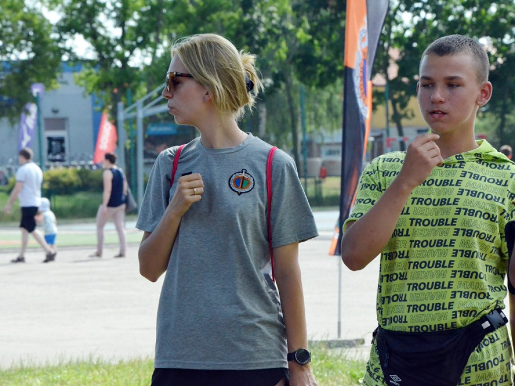 Zabawa z Chrobrym Głogów musi być udana! Dzieci i młodzież powitały lato na sportowo
