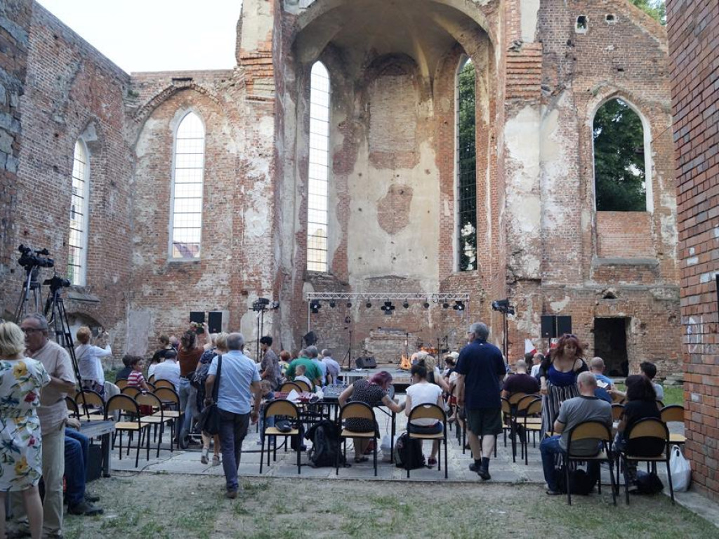 Celtic Fusion and Literature w ruinach kościoła św. Mikołaja