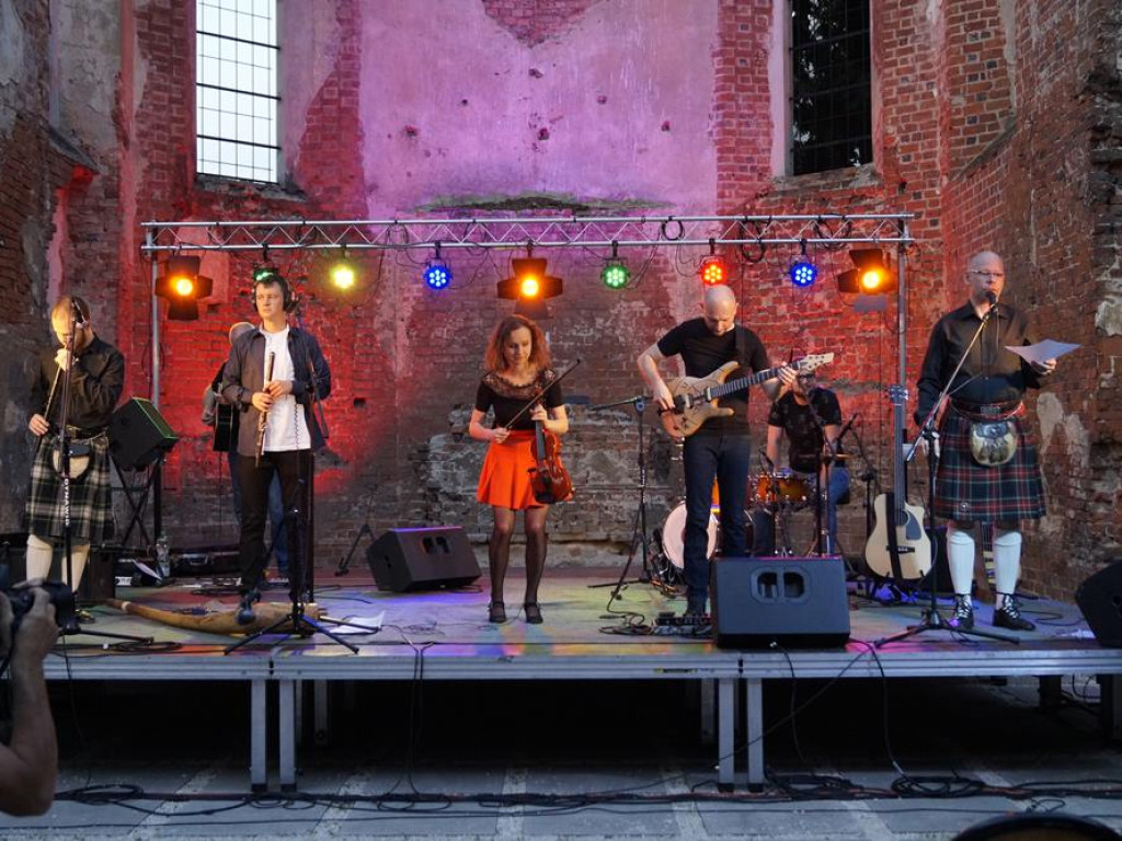 Celtic Fusion and Literature w ruinach kościoła św. Mikołaja