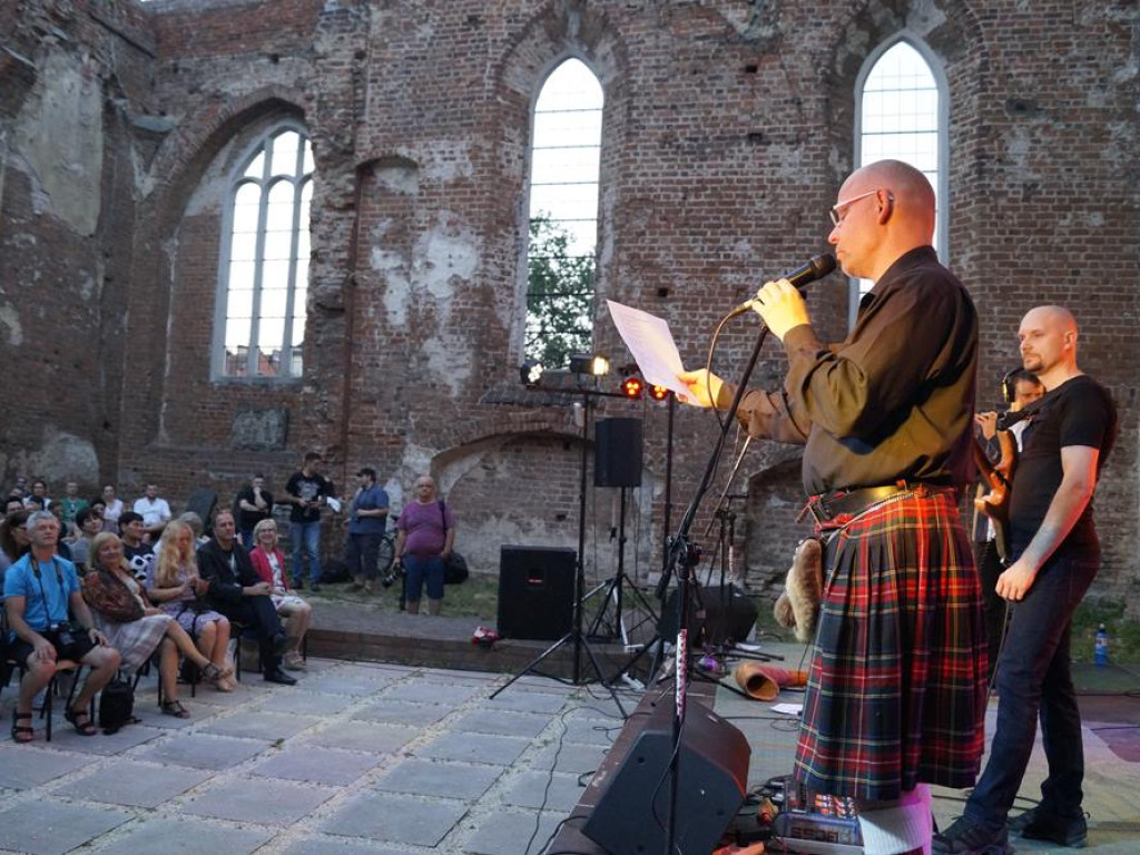 Celtic Fusion and Literature w ruinach kościoła św. Mikołaja