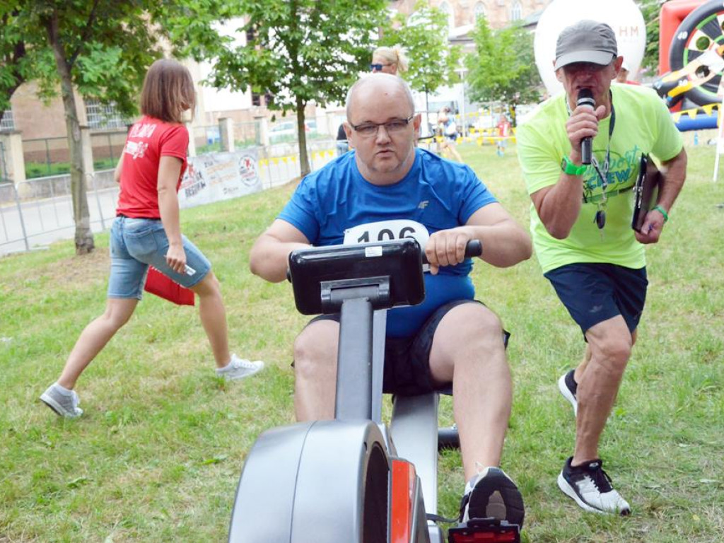 Triathlon na marinie! Udział w zawodach wzięli młodsi i starsi. Głogowianie chwalili imprezę