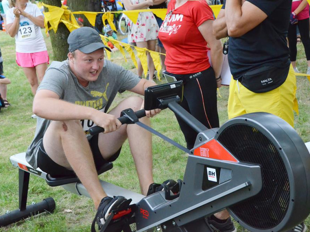 Triathlon na marinie! Udział w zawodach wzięli młodsi i starsi. Głogowianie chwalili imprezę
