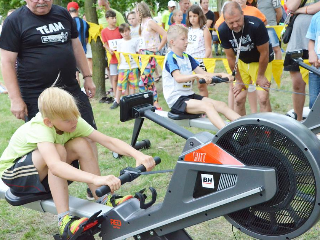 Triathlon na marinie! Udział w zawodach wzięli młodsi i starsi. Głogowianie chwalili imprezę