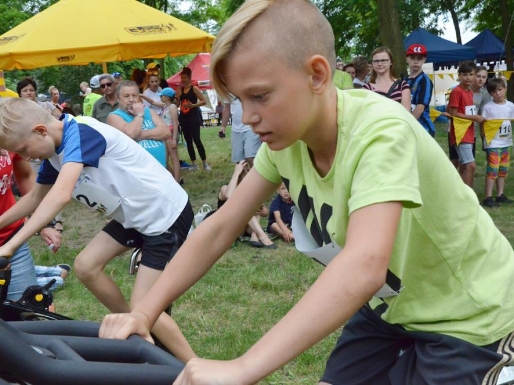 Triathlon na marinie! Udział w zawodach wzięli młodsi i starsi. Głogowianie chwalili imprezę