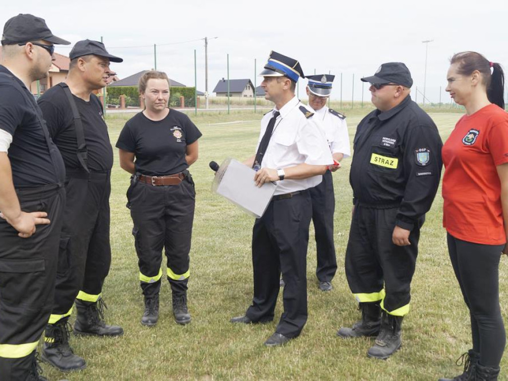 Strażacy ochotnicy rywalizowali na boisku w Gaworzycach podczas gminnych zawodów