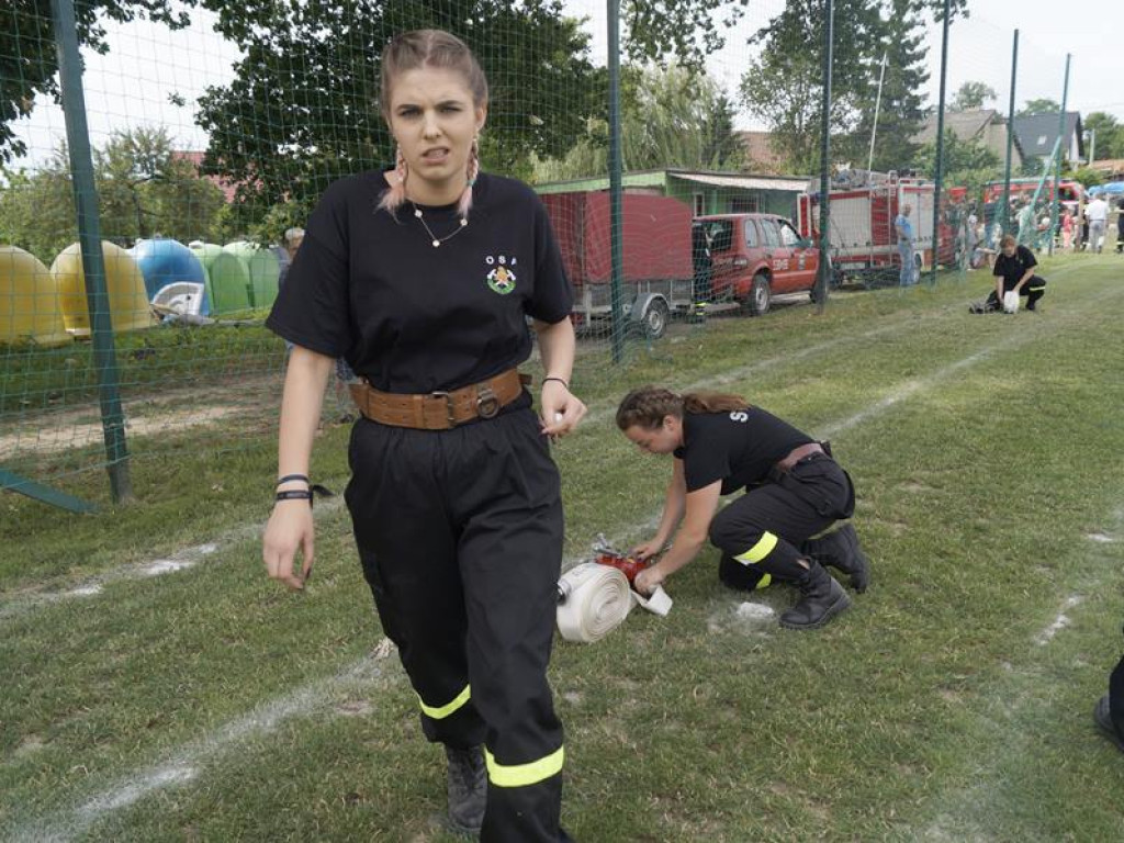 Strażacy ochotnicy rywalizowali na boisku w Gaworzycach podczas gminnych zawodów