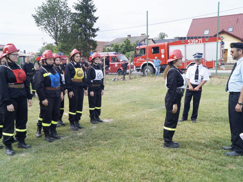 Strażacy ochotnicy rywalizowali na boisku w Gaworzycach podczas gminnych zawodów