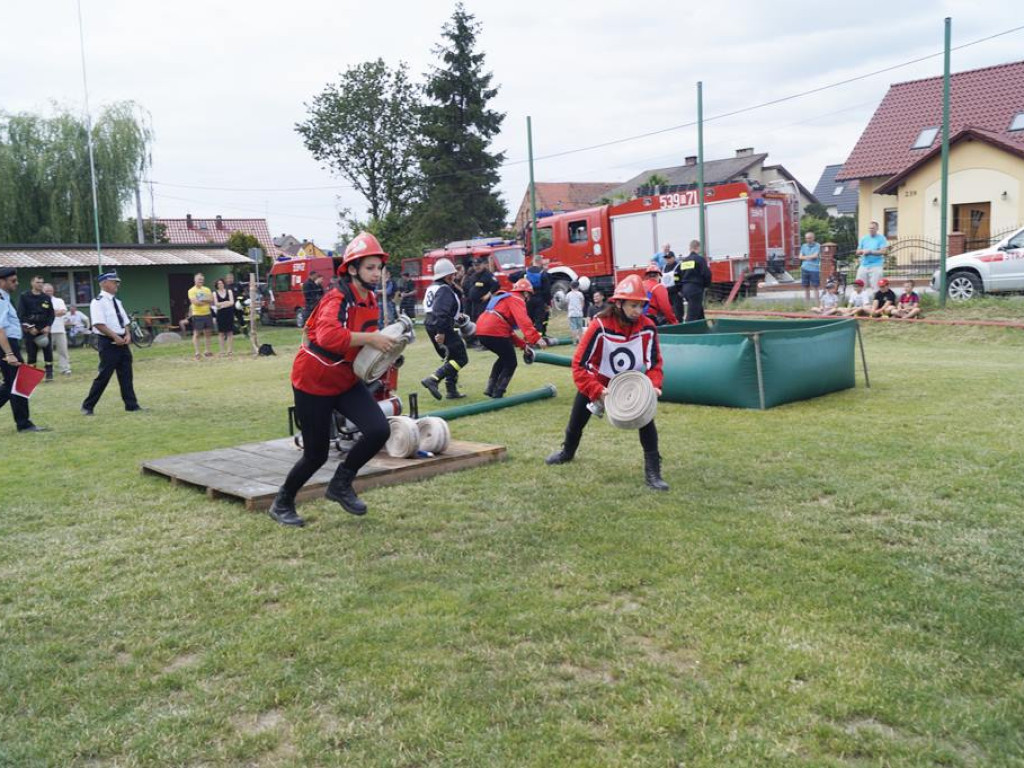Strażacy ochotnicy rywalizowali na boisku w Gaworzycach podczas gminnych zawodów