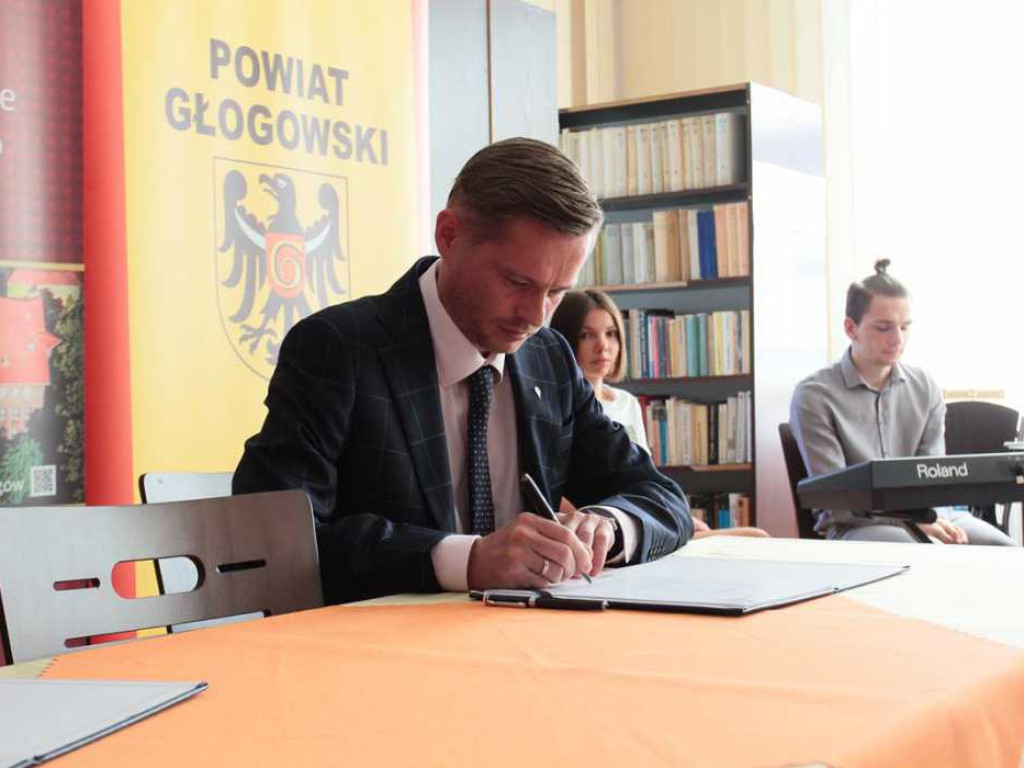 I Liceum Ogólnokształcące podpisało deklarację partnerską o przystąpieniu do Klastra Edukacyjnego Legnickiej Specjalnej Strefy Ekonomicznej