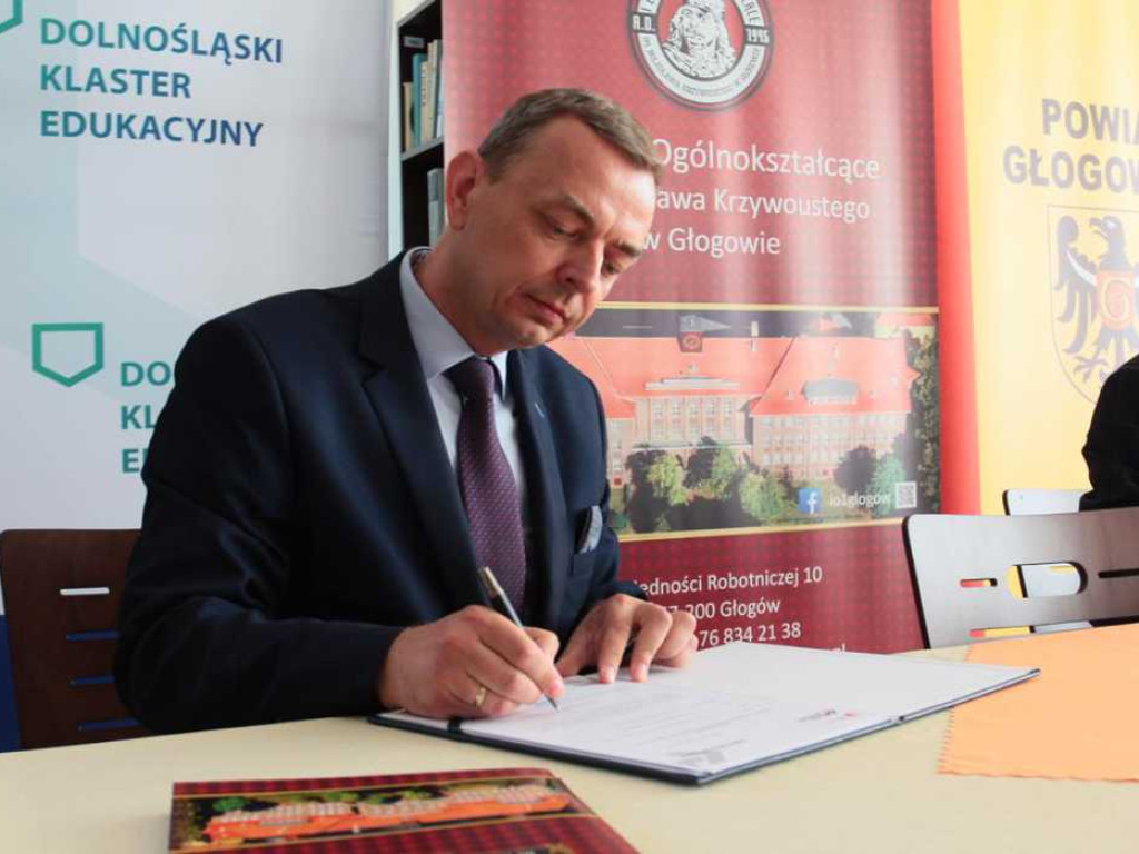 I Liceum Ogólnokształcące podpisało deklarację partnerską o przystąpieniu do Klastra Edukacyjnego Legnickiej Specjalnej Strefy Ekonomicznej