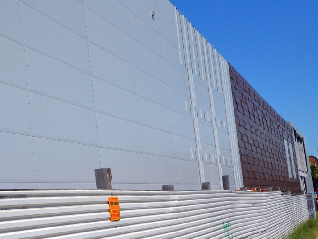 Blaszak coraz bardziej przypomina to, co na projekcie. Może być gotowy już jesienią