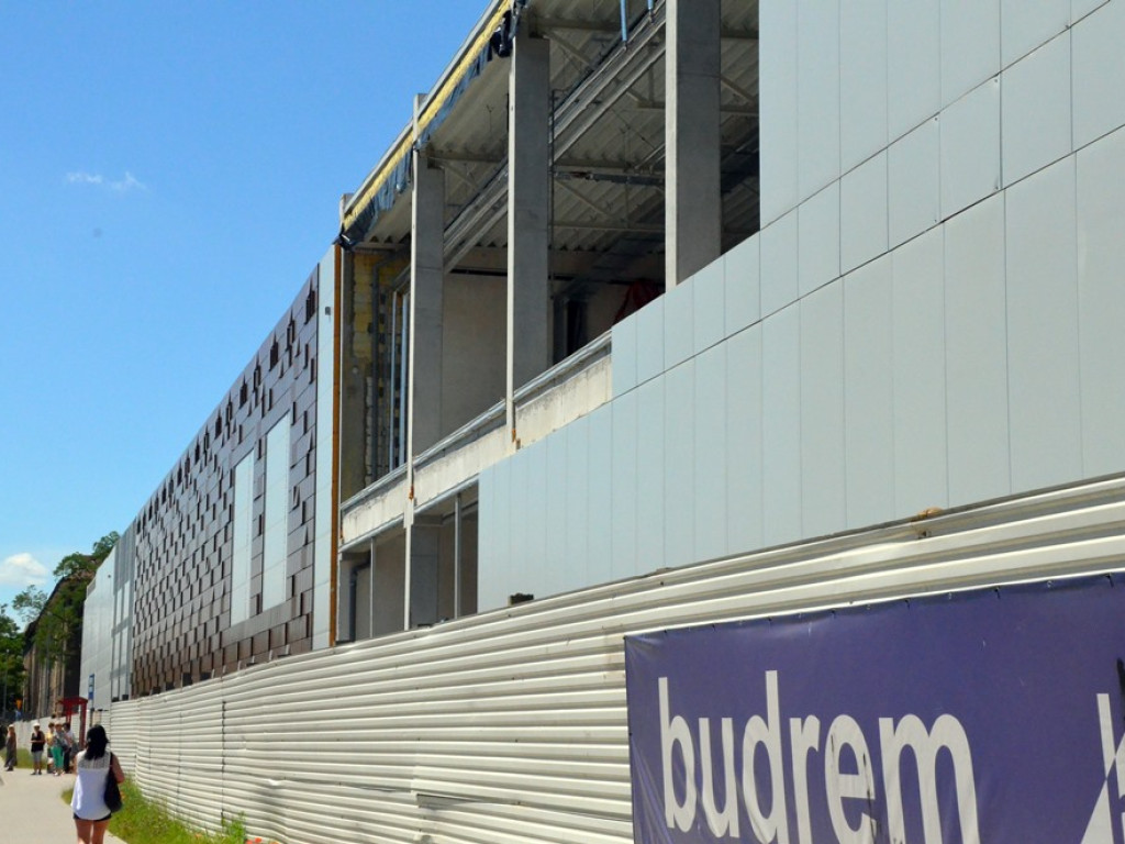 Blaszak coraz bardziej przypomina to, co na projekcie. Może być gotowy już jesienią