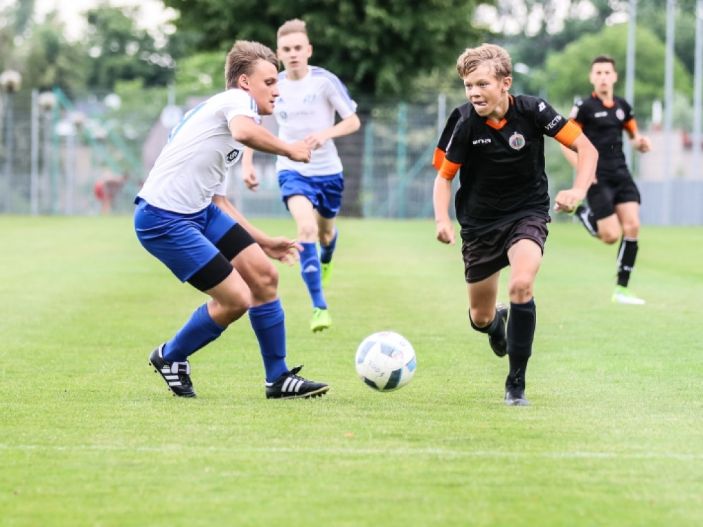 Młody Chrobry awansował do Centralnej Ligi Juniorów! Radość w szatni była ogromna