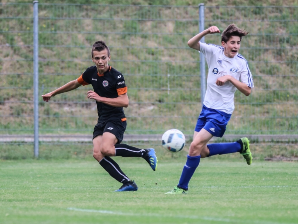 Młody Chrobry awansował do Centralnej Ligi Juniorów! Radość w szatni była ogromna