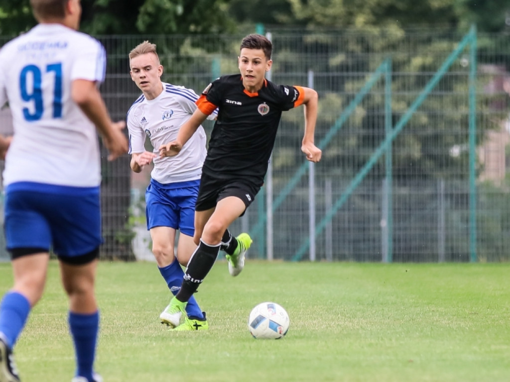 Młody Chrobry awansował do Centralnej Ligi Juniorów! Radość w szatni była ogromna