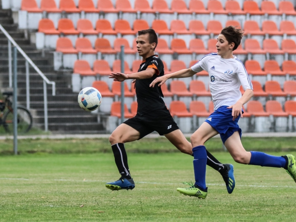 Młody Chrobry awansował do Centralnej Ligi Juniorów! Radość w szatni była ogromna