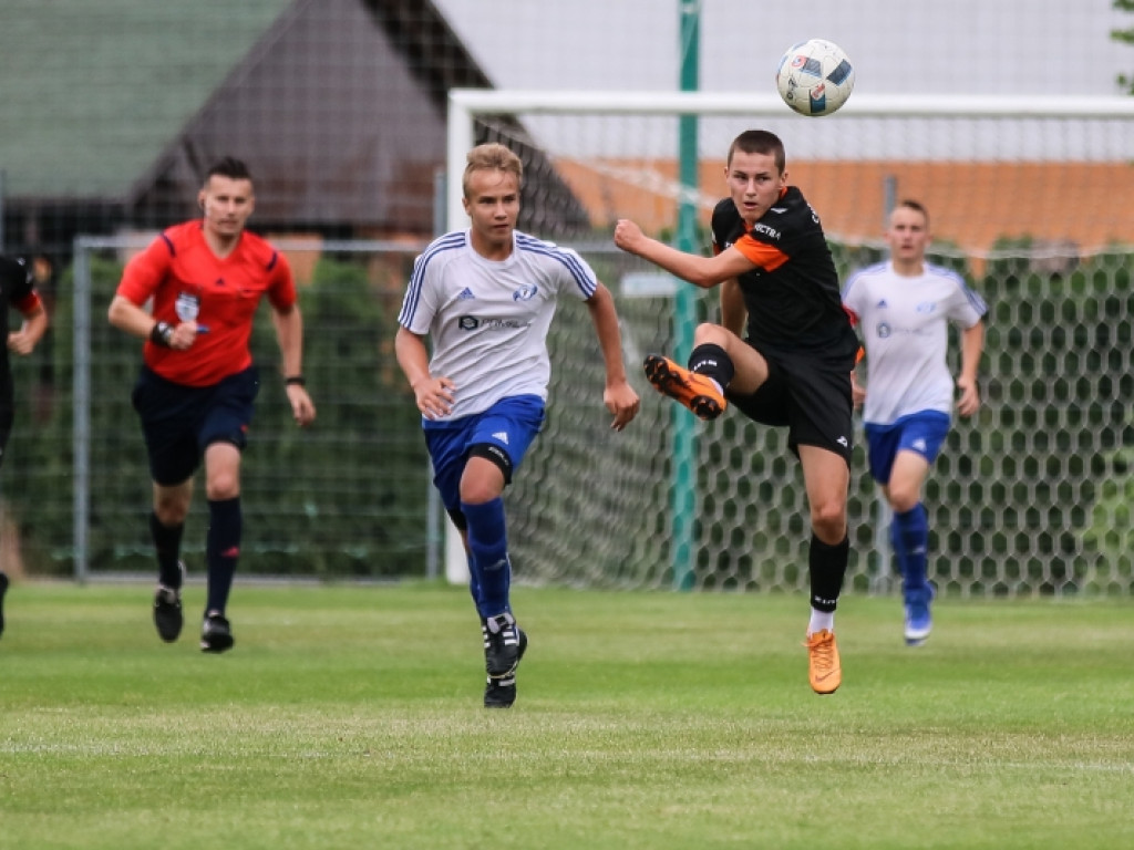 Młody Chrobry awansował do Centralnej Ligi Juniorów! Radość w szatni była ogromna