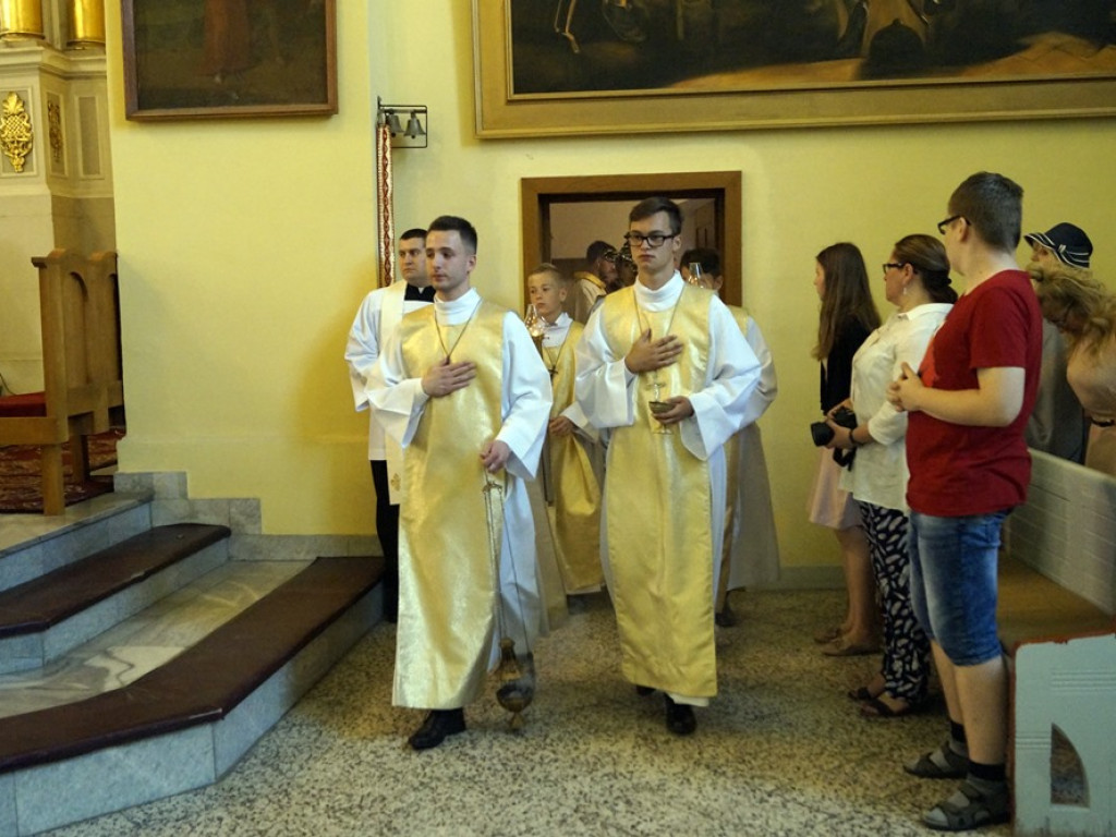 Procesji od kościoła Bożego Ciała do św. Klemensa przewodniczył biskup Tadeusz Lityński: Idziemy w jedności z całym Kościołem