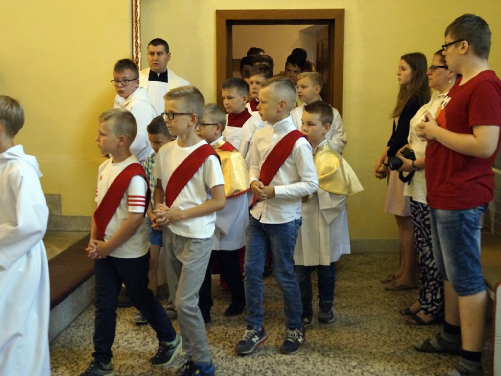 Procesji od kościoła Bożego Ciała do św. Klemensa przewodniczył biskup Tadeusz Lityński: Idziemy w jedności z całym Kościołem