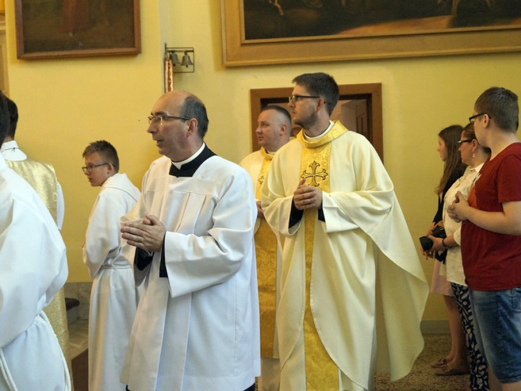 Procesji od kościoła Bożego Ciała do św. Klemensa przewodniczył biskup Tadeusz Lityński: Idziemy w jedności z całym Kościołem