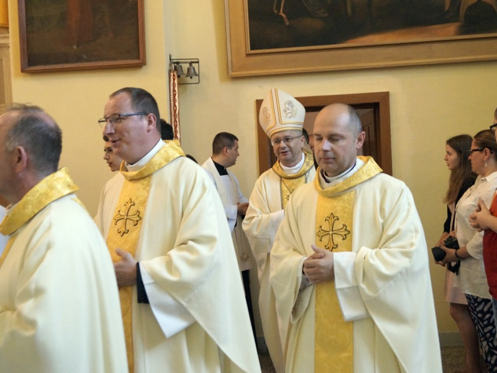 Procesji od kościoła Bożego Ciała do św. Klemensa przewodniczył biskup Tadeusz Lityński: Idziemy w jedności z całym Kościołem