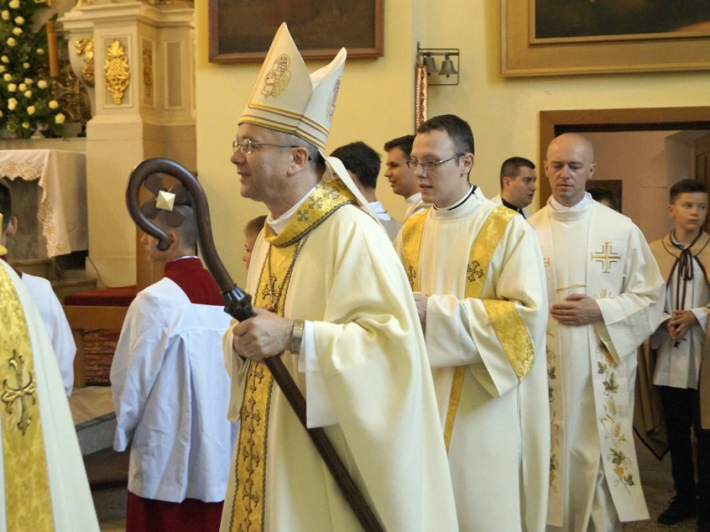 Procesji od kościoła Bożego Ciała do św. Klemensa przewodniczył biskup Tadeusz Lityński: Idziemy w jedności z całym Kościołem