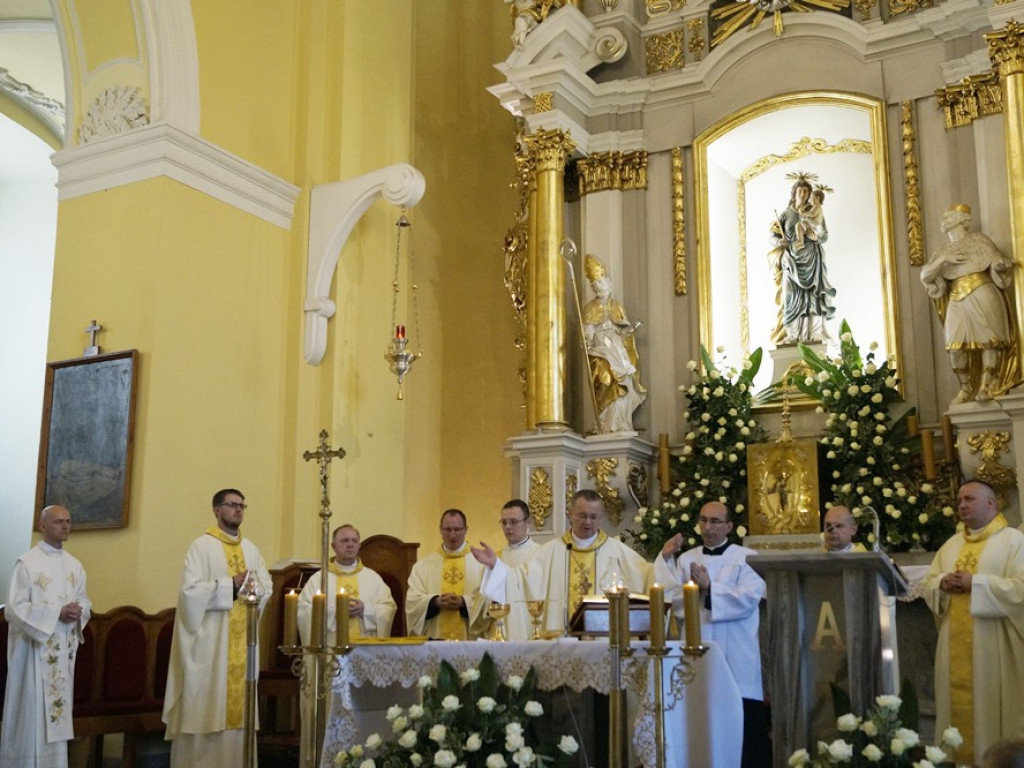 Procesji od kościoła Bożego Ciała do św. Klemensa przewodniczył biskup Tadeusz Lityński: Idziemy w jedności z całym Kościołem