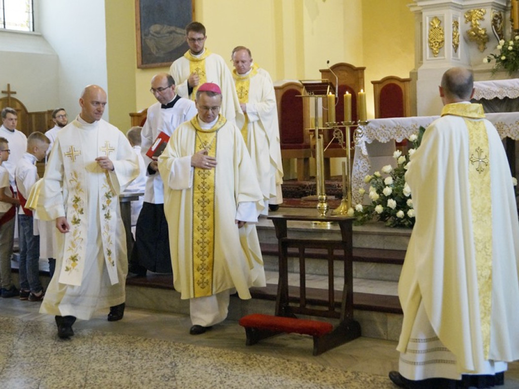 Procesji od kościoła Bożego Ciała do św. Klemensa przewodniczył biskup Tadeusz Lityński: Idziemy w jedności z całym Kościołem