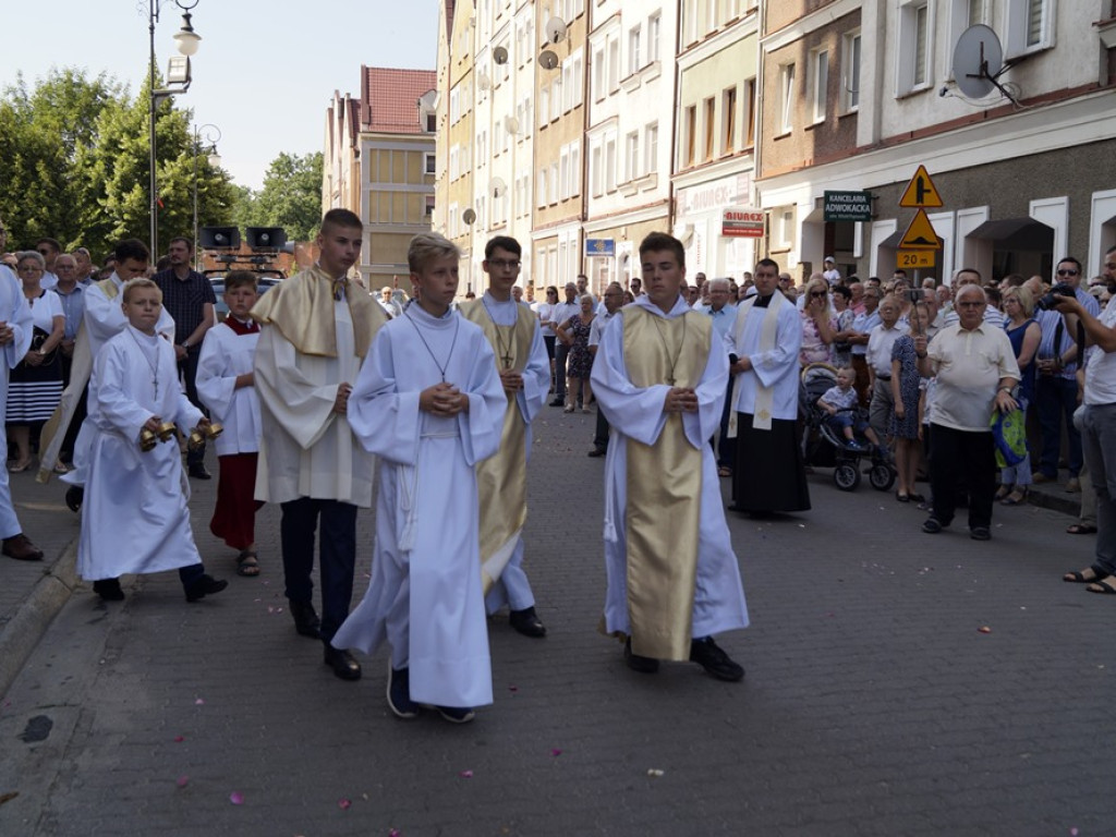 Procesji od kościoła Bożego Ciała do św. Klemensa przewodniczył biskup Tadeusz Lityński: Idziemy w jedności z całym Kościołem