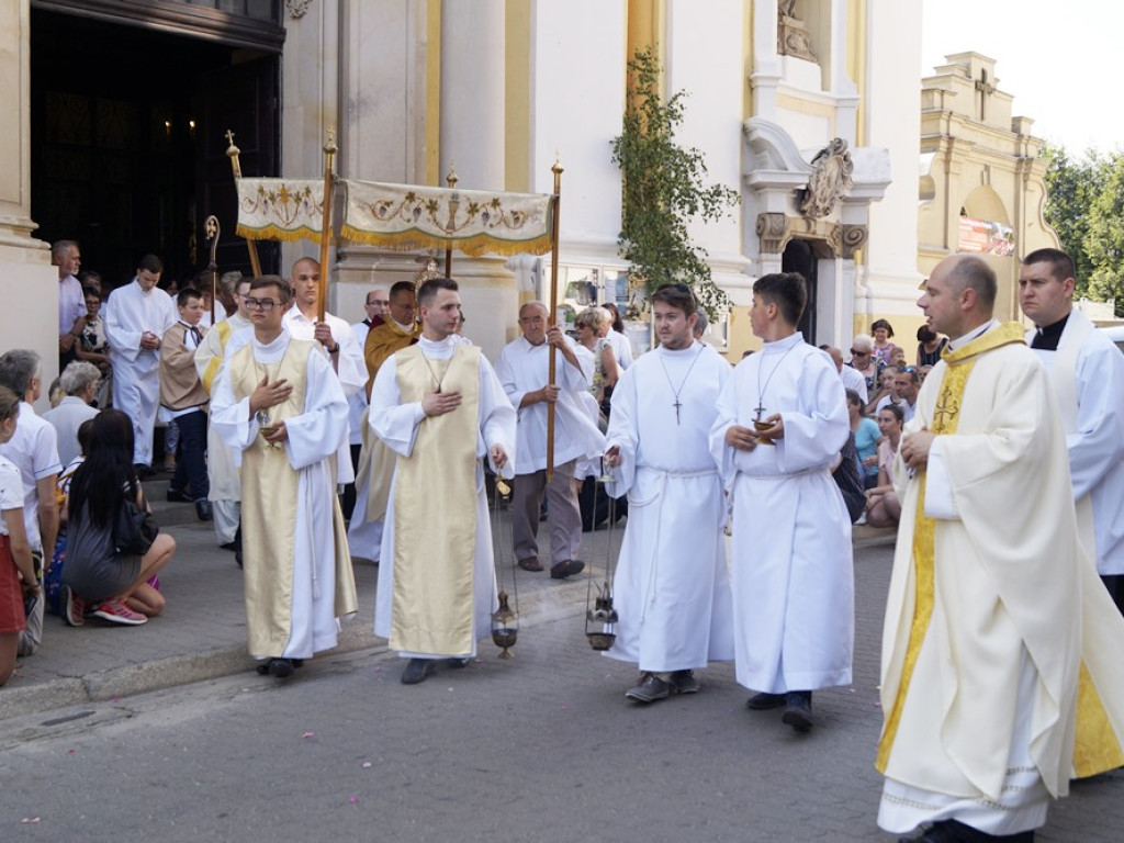 Procesji od kościoła Bożego Ciała do św. Klemensa przewodniczył biskup Tadeusz Lityński: Idziemy w jedności z całym Kościołem