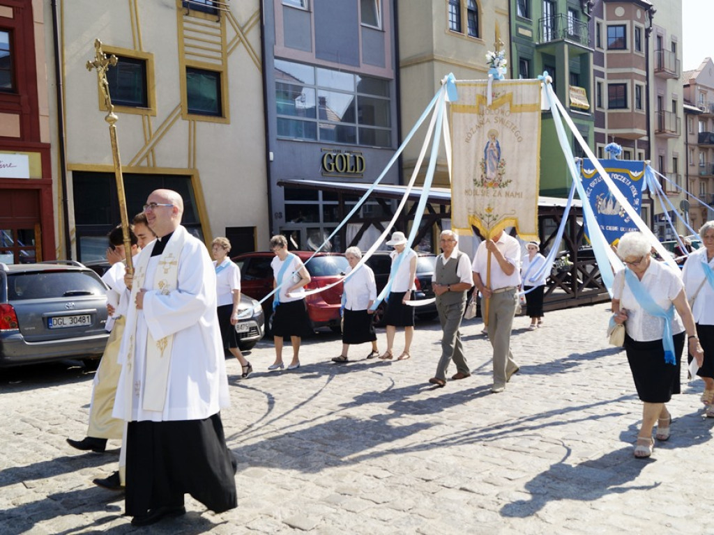 Procesji od kościoła Bożego Ciała do św. Klemensa przewodniczył biskup Tadeusz Lityński: Idziemy w jedności z całym Kościołem