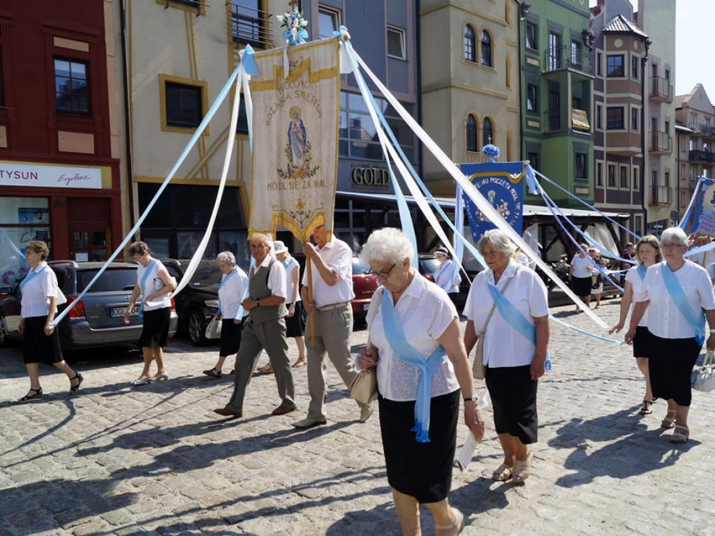 Procesji od kościoła Bożego Ciała do św. Klemensa przewodniczył biskup Tadeusz Lityński: Idziemy w jedności z całym Kościołem