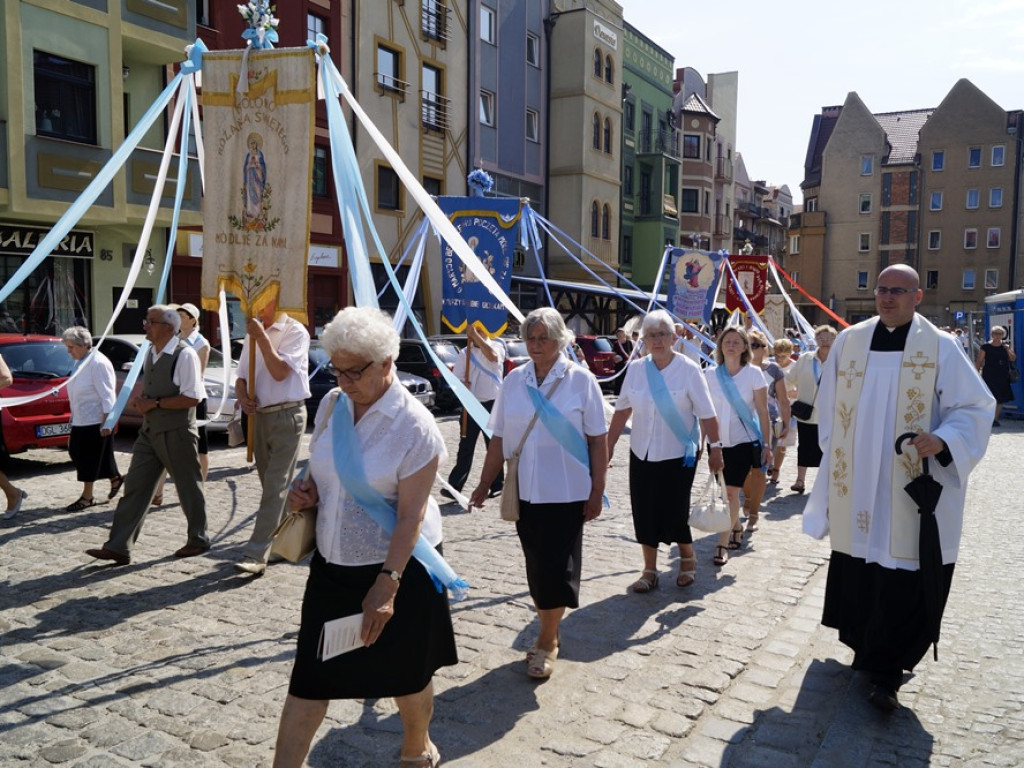 Procesji od kościoła Bożego Ciała do św. Klemensa przewodniczył biskup Tadeusz Lityński: Idziemy w jedności z całym Kościołem