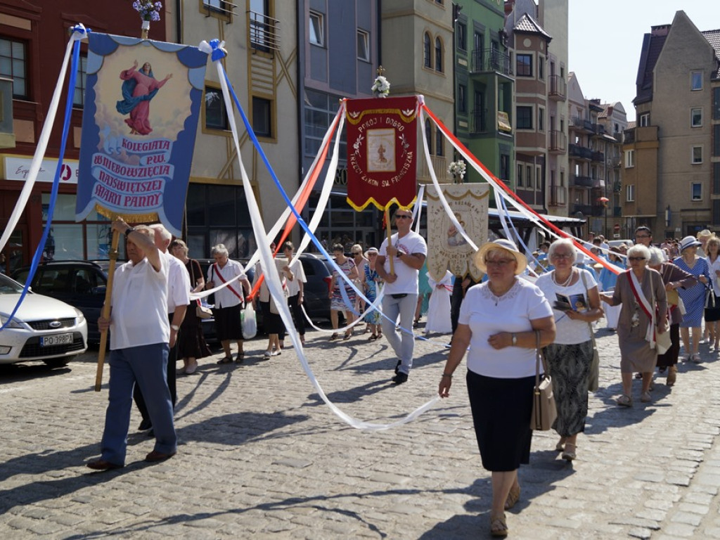 Procesji od kościoła Bożego Ciała do św. Klemensa przewodniczył biskup Tadeusz Lityński: Idziemy w jedności z całym Kościołem