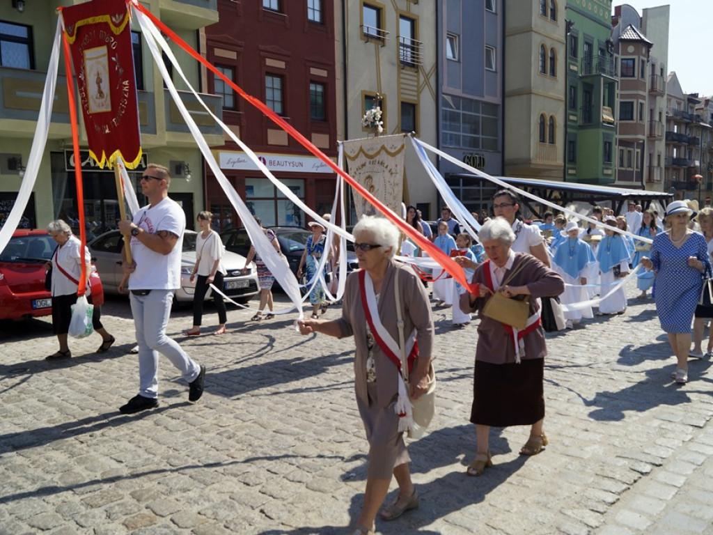 Procesji od kościoła Bożego Ciała do św. Klemensa przewodniczył biskup Tadeusz Lityński: Idziemy w jedności z całym Kościołem