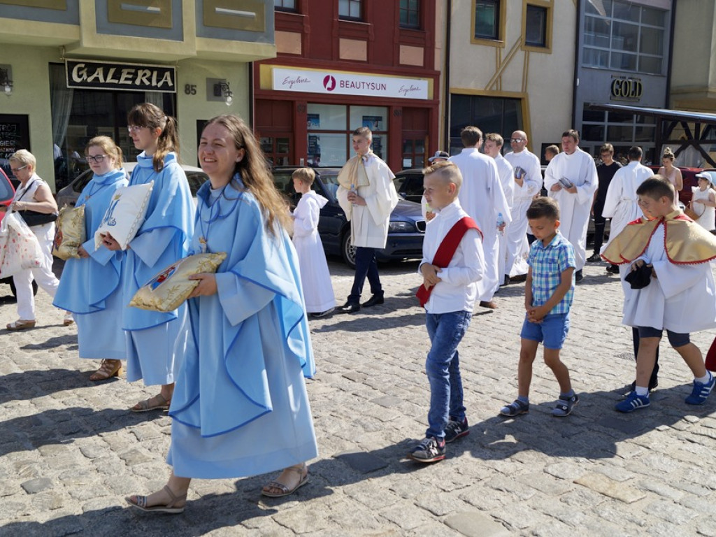 Procesji od kościoła Bożego Ciała do św. Klemensa przewodniczył biskup Tadeusz Lityński: Idziemy w jedności z całym Kościołem