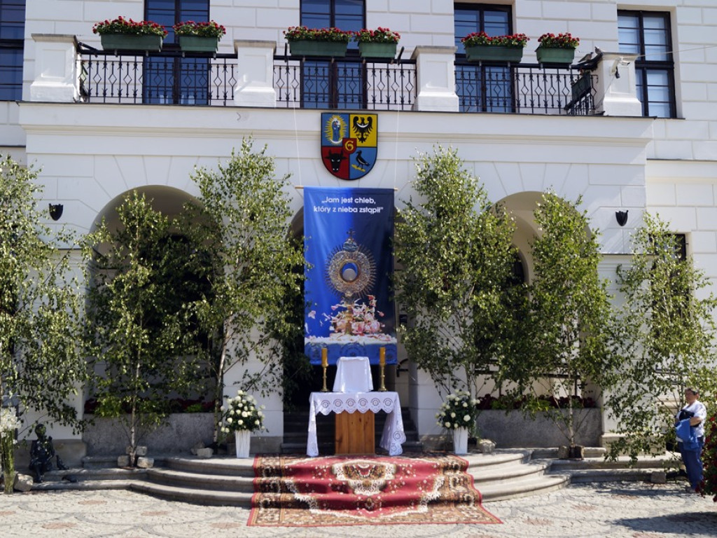 Procesji od kościoła Bożego Ciała do św. Klemensa przewodniczył biskup Tadeusz Lityński: Idziemy w jedności z całym Kościołem